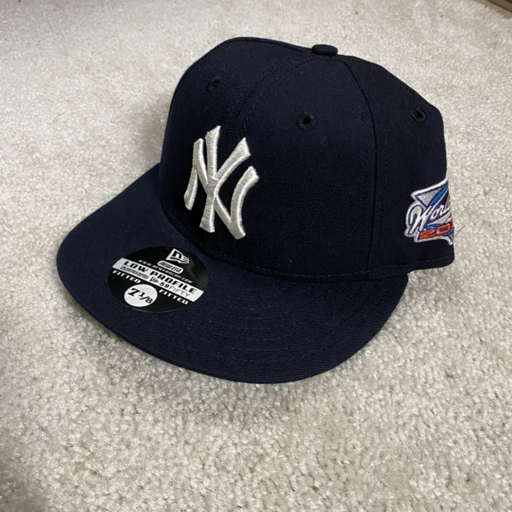 New Era New York Yankees Hat 7 1/8 2000 World Series Patch 59FIFTY Low Profile